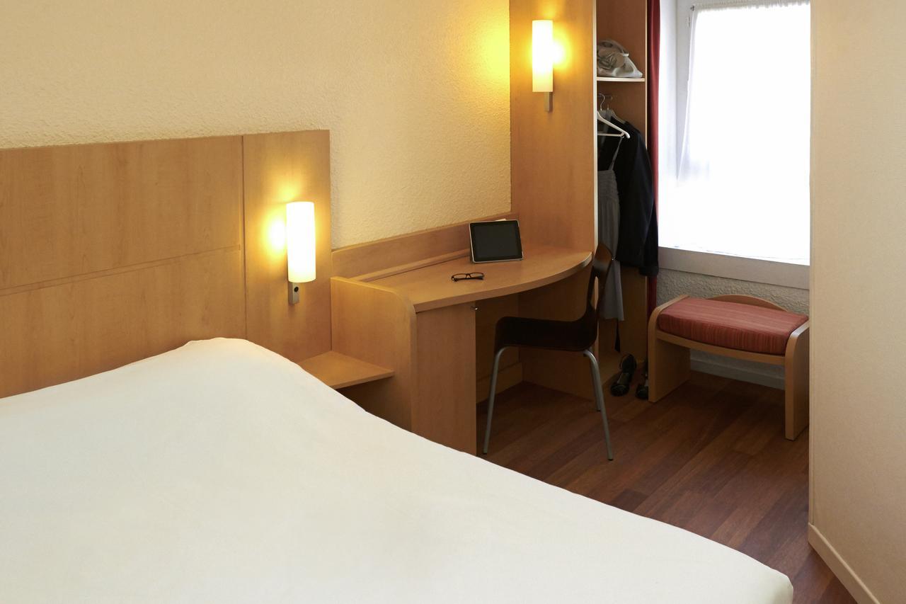 Ibis Nemours Hotel Exterior photo